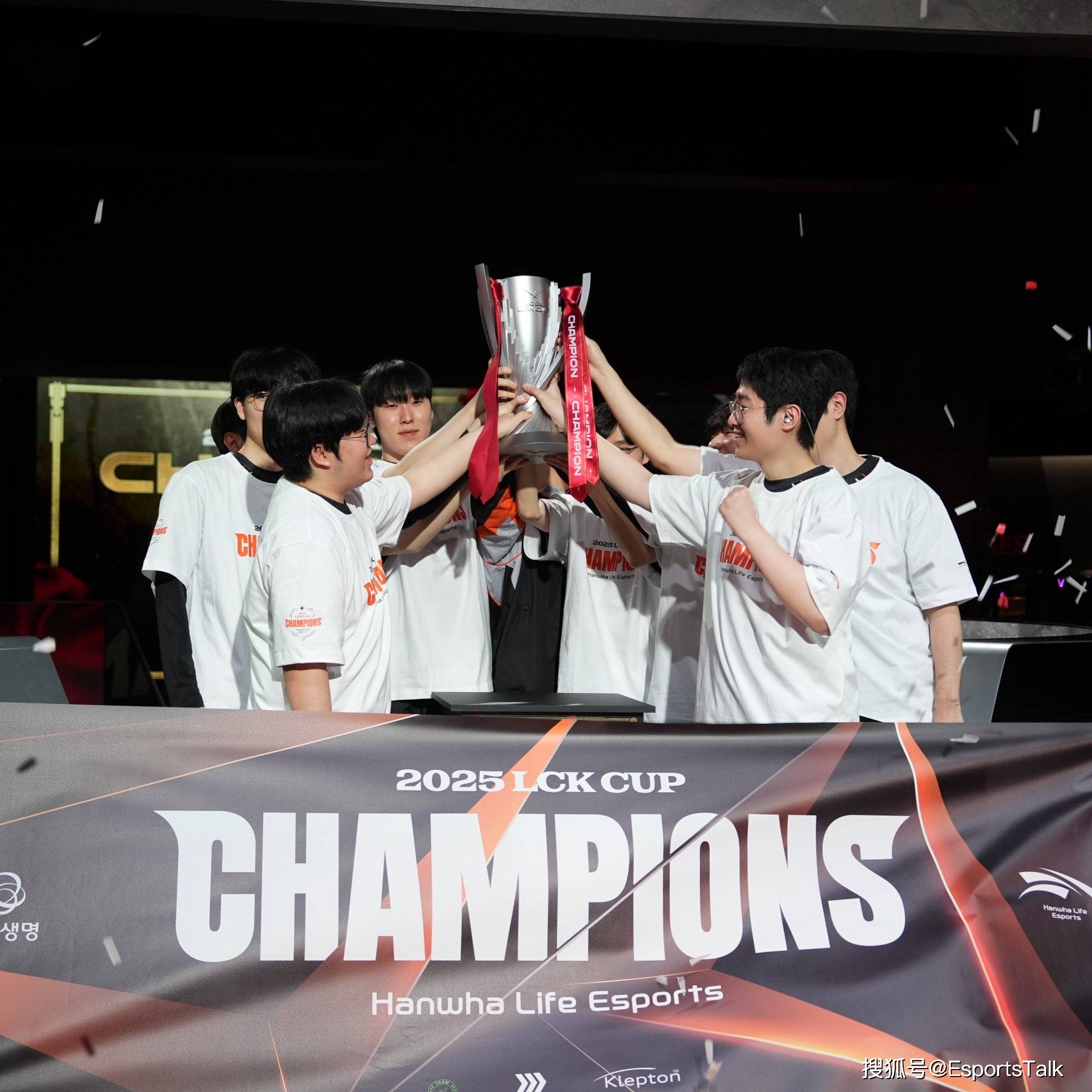 TSM力克100T，Deft拿下关键大龙焦点之战八强赛，让粉丝疯狂欢呼