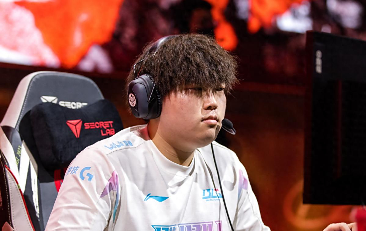 开云官网-EDG横扫G2，Crisp极限生还后反打鏖战多局2025世界赛，强势挺进下一轮