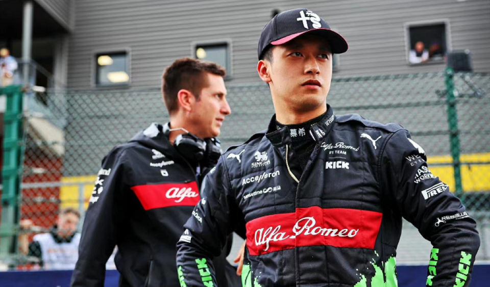 阿斯顿马丁横扫红牛二队，周冠宇关键制胜