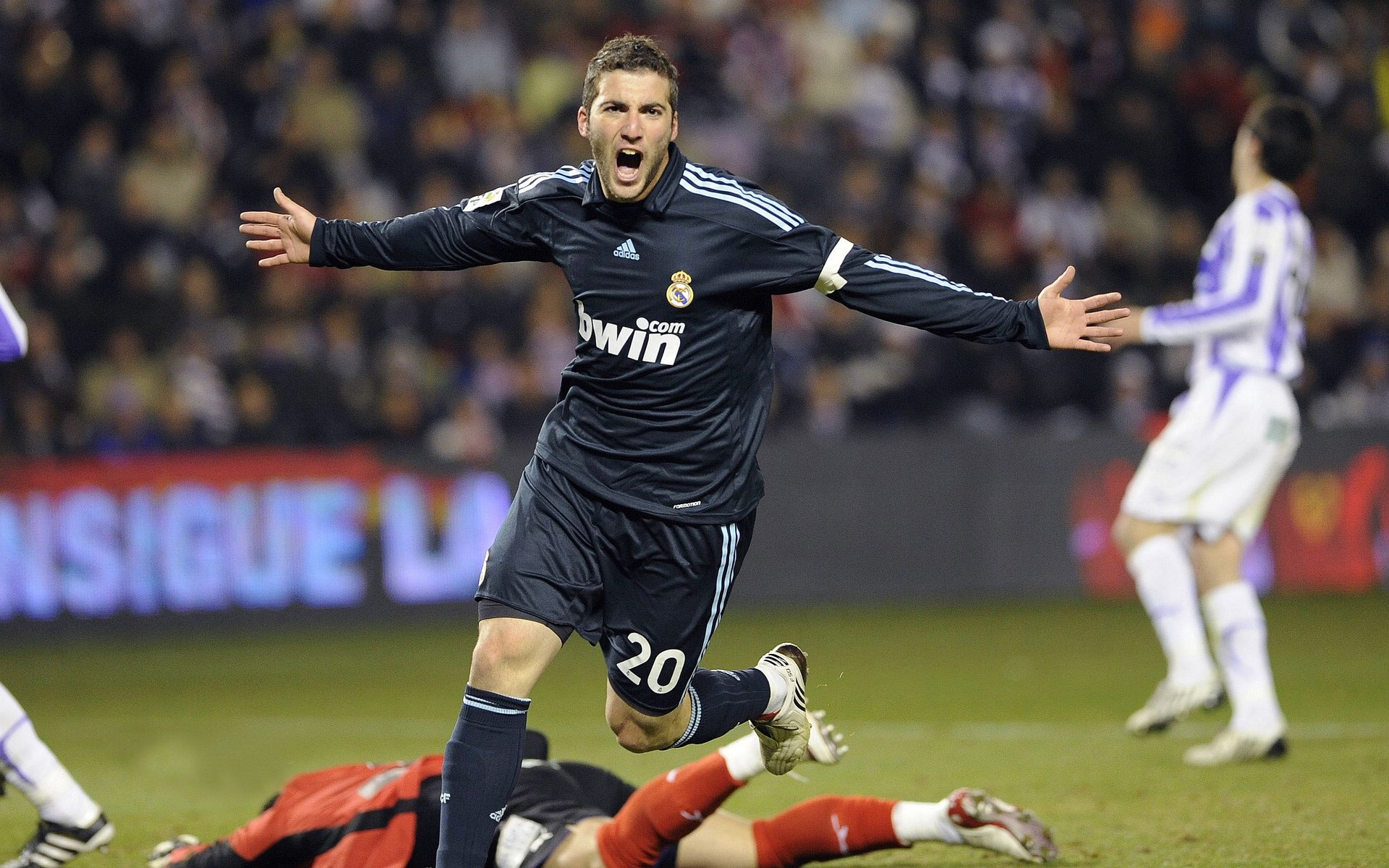 非洲雄狮的逆袭,几内亚稳扎稳打力克瑞士,卢卡库关键制胜一球定乾坤