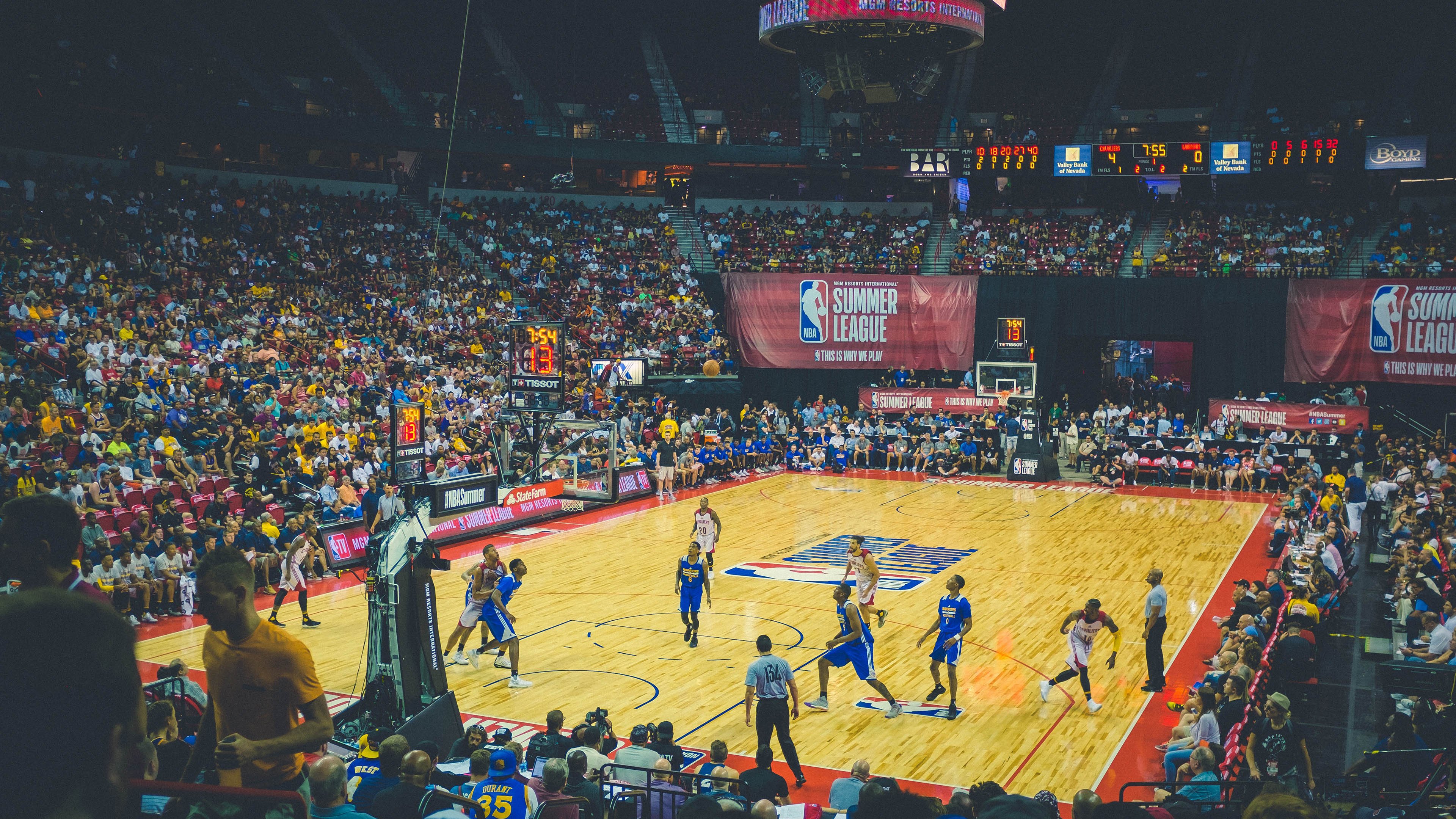 开云官网-当欧冠决赛哨声为中国球队响起，如果雷霆与广东的跨界对决成为现实